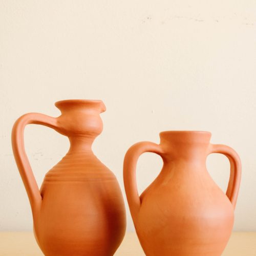 Kleine terracotta vaasjes