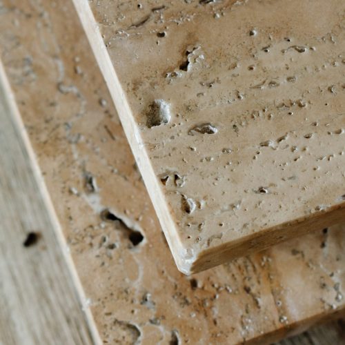 Travertijn dienblad met pootjes