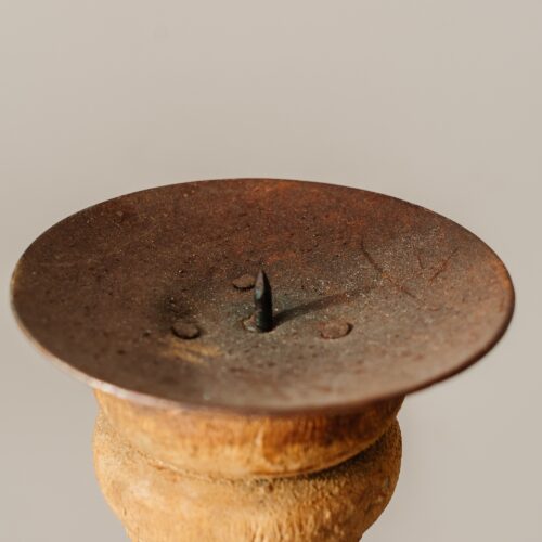 Oude houten baluster houten kandelaar