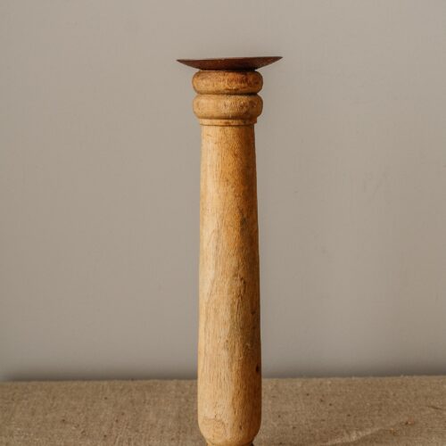 Oude houten baluster houten kandelaar