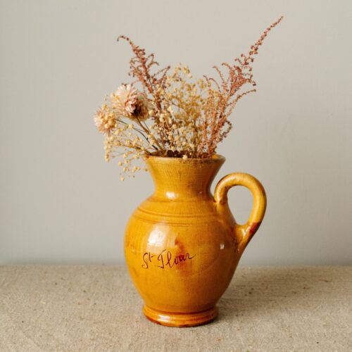 Frans aardewerk karaf geel